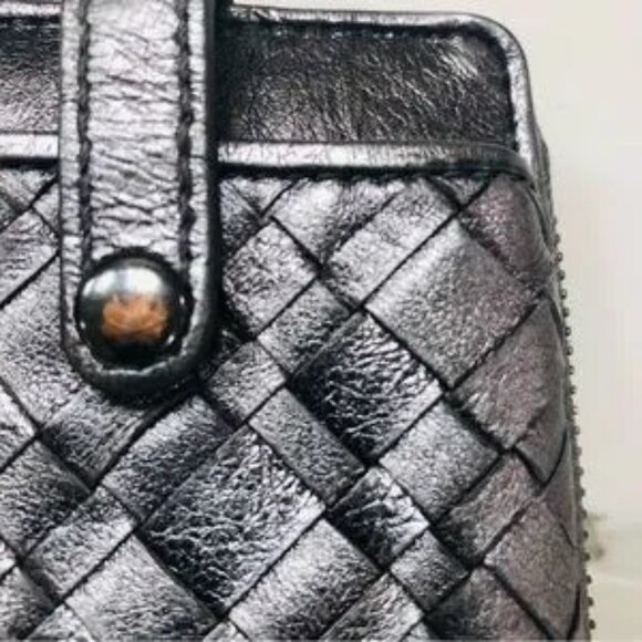 Elliott Lucca Womens Wristlet Wallet Silver Metallic Woven Leather Zip Around EC - Picture 4 of 9